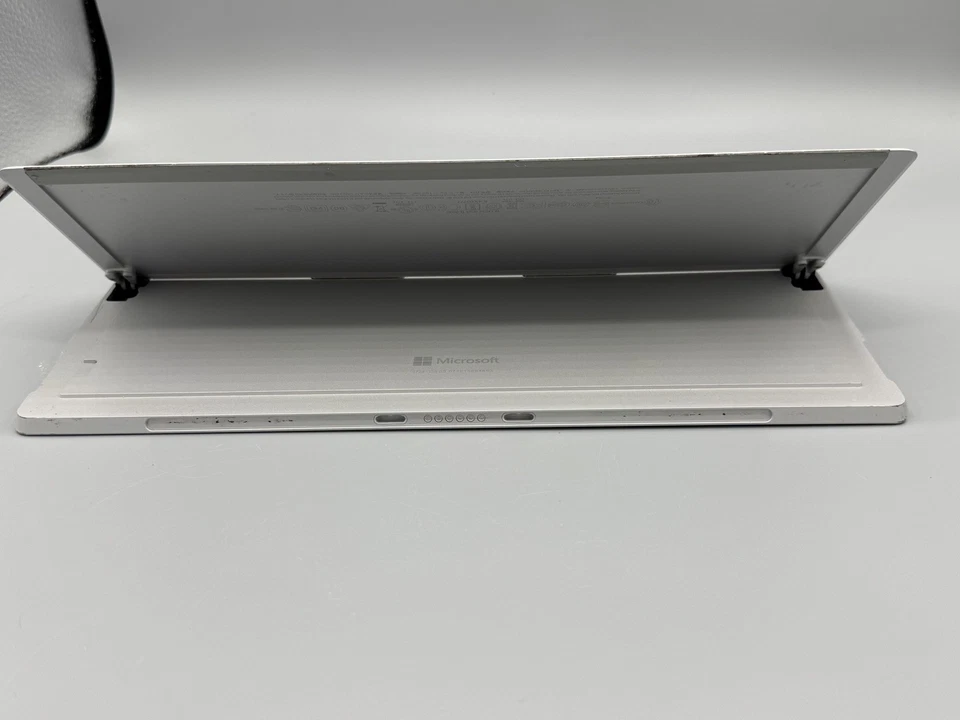 Microsoft Surface Pro 4 | Intel Core M3-CY30 | 4GB RAM | 128GB SSD |Screen Crack - Image 4 of 4