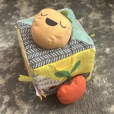 Infantino Peek  Seek Discovery Cube