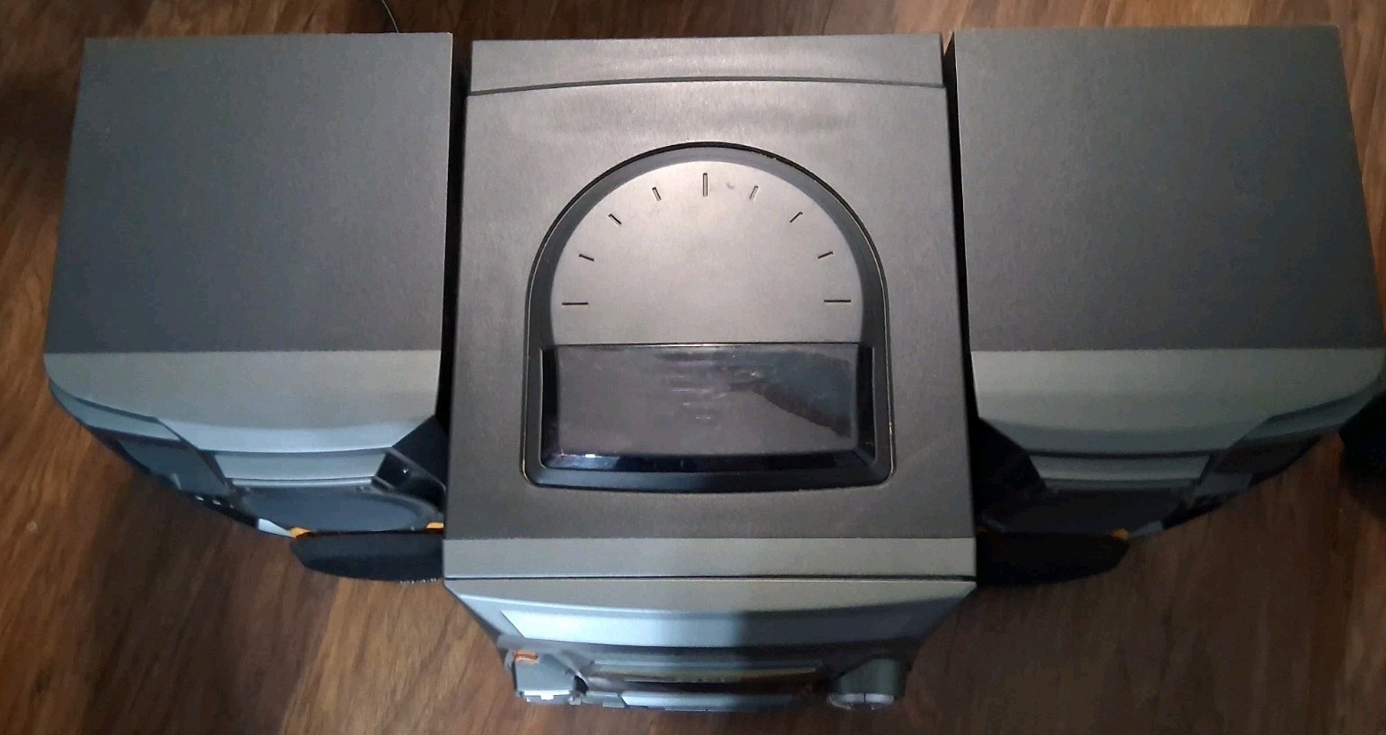 AudioVox Model: CD2763 - 5 CD Home Stereo System 