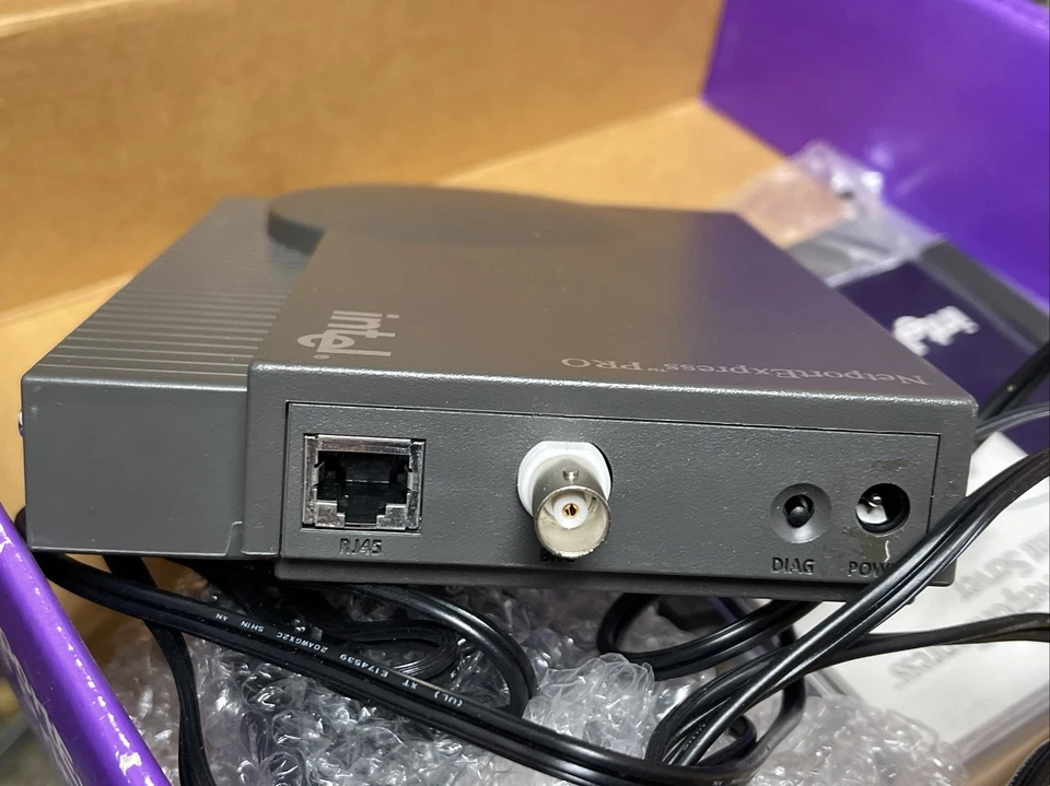 Intel NetportExpress PRO Three Port Print Server PCLA2451 - Image 3 of 4