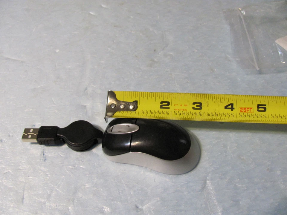 Generic Mini (Wired) Travel Mouse with Optical Scroll and Retractable USB Cable - Image 4 of 4