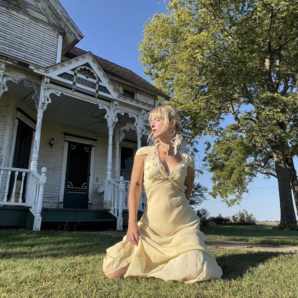 ♡ 1930's Butter Yellow Flower Slip - Image 3 of 4