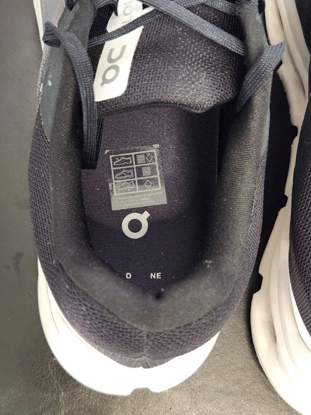 Size 11 - On Cloudrunner Eclipse Frost Mens Runni… - image 7