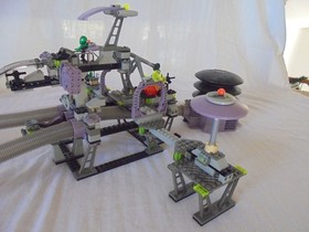 LEGO Life on Mars 7317 Aero Tube Hangar w/Minifigs & Manual - COMPLETE