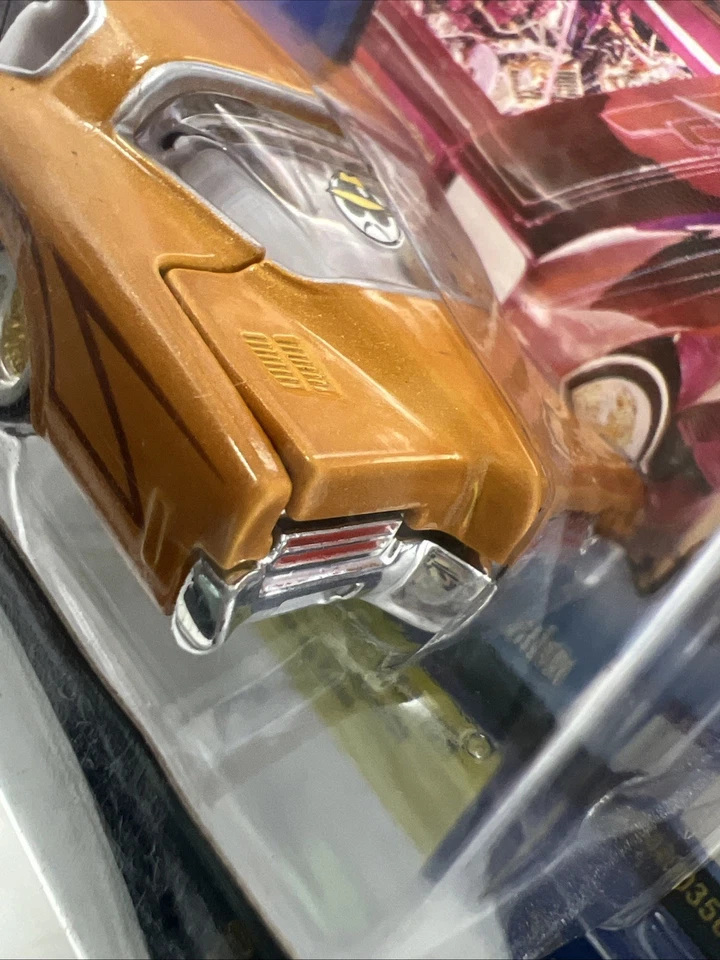 Журнал Revell Lowrider '71 Buick Riviera - золото 1:64 - ЗАПЕЧАТАННЫЙ - Изображение 3 из 4