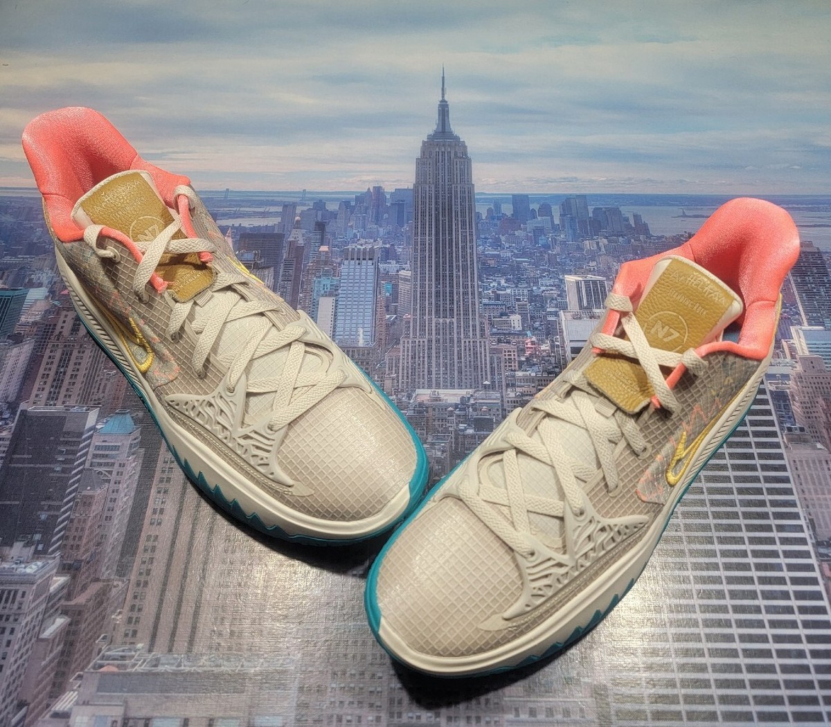 シューズ(男性用) Nike Kyrie low 4 Amazon.com | Nike Kyrie Low 4 N7 Men's Basketball Shoe Desert Sand