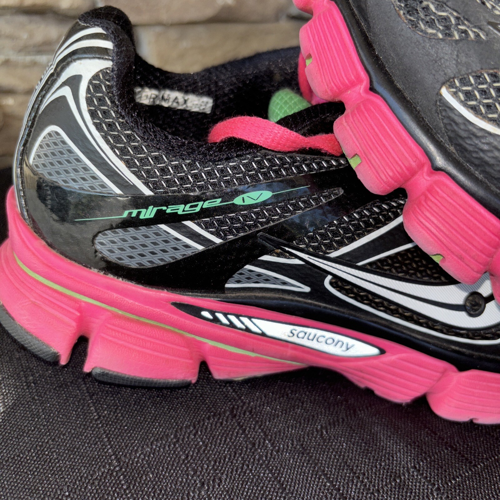 Saucony Mirage 4 Women's Size 6.5 Black  Pink & White Running Sneakers thumbnail 2