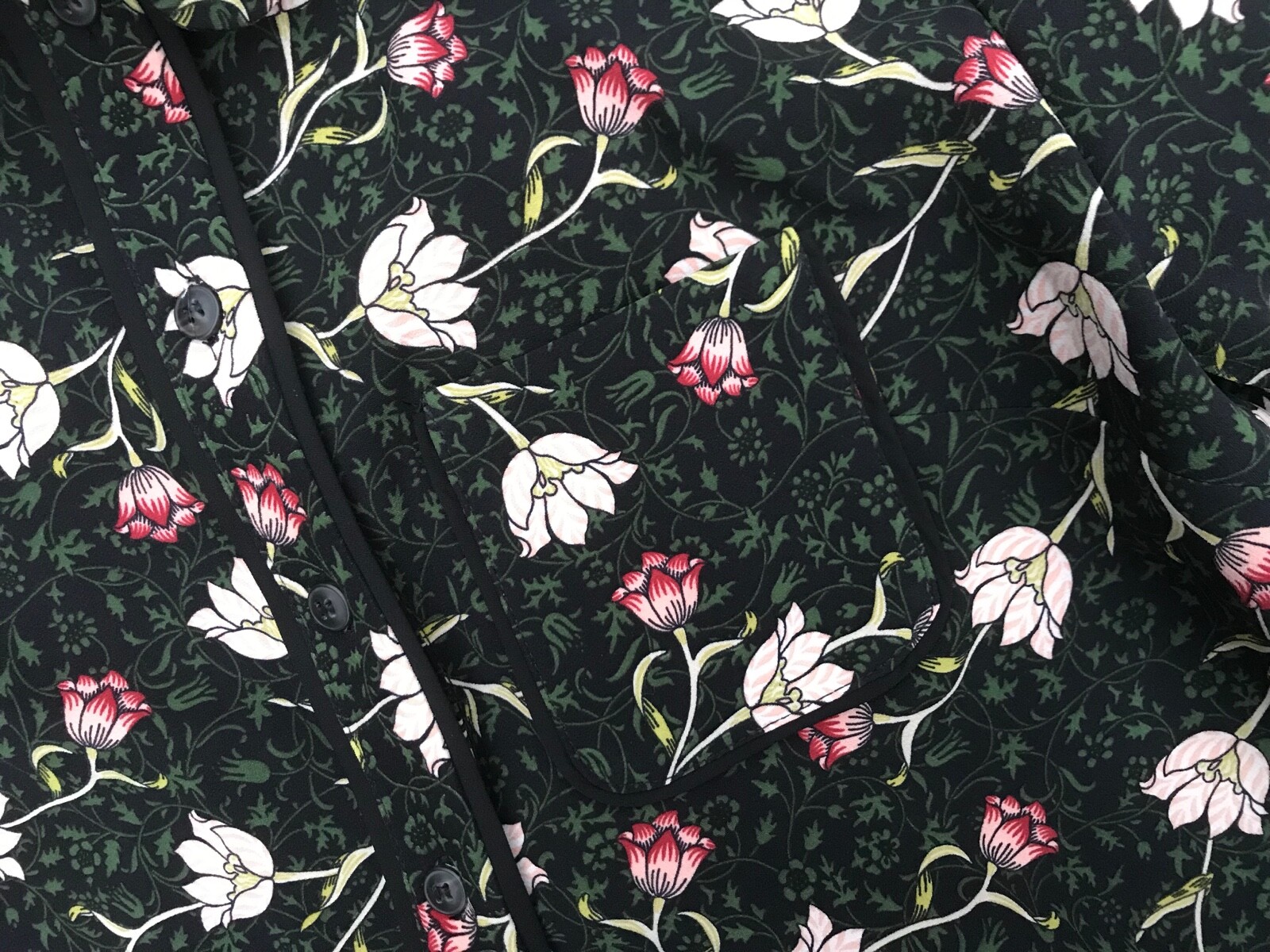 BNWT LADIES " TOPSHOP " BLACK FLORAL PRINT CROP SHIRT - UK 8 ! RRP £39 image 3