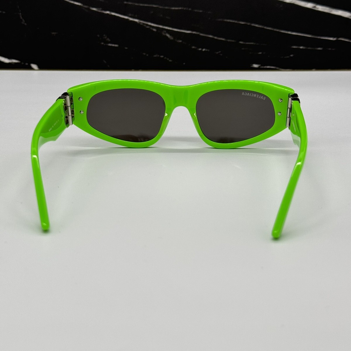 サングラス BALENCIAGA Woman Sunglasses Lime BB0095S 009 NEW BB0095S 009 BALENCIAGA GREEN GREY CAT EYE WOMEN