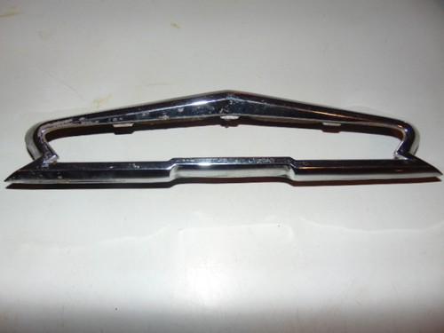 1956 1957 1958 Chevrolet Trunk Emblem Bezel / Trim 3722450  - Bild 1 von 5