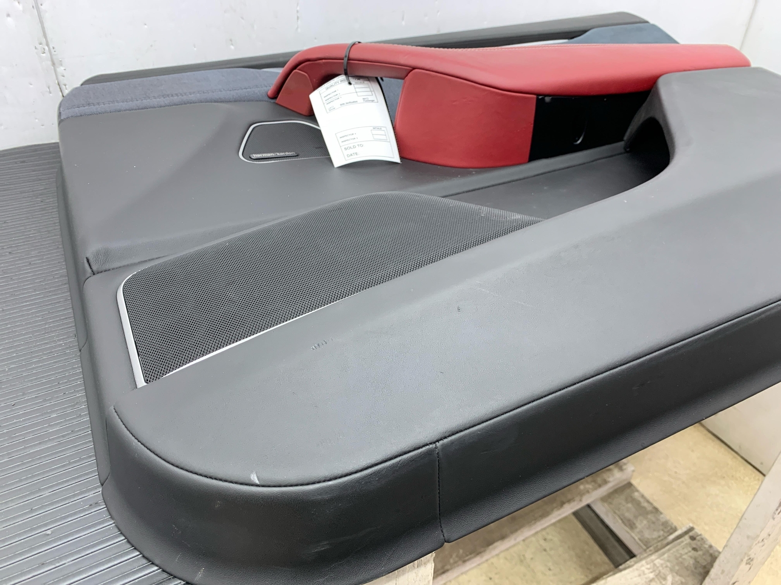 2017 - 2020 MASERATI LEVANTE M161 OEM RIGHT FRONT INNER DOOR TRIM PANEL
