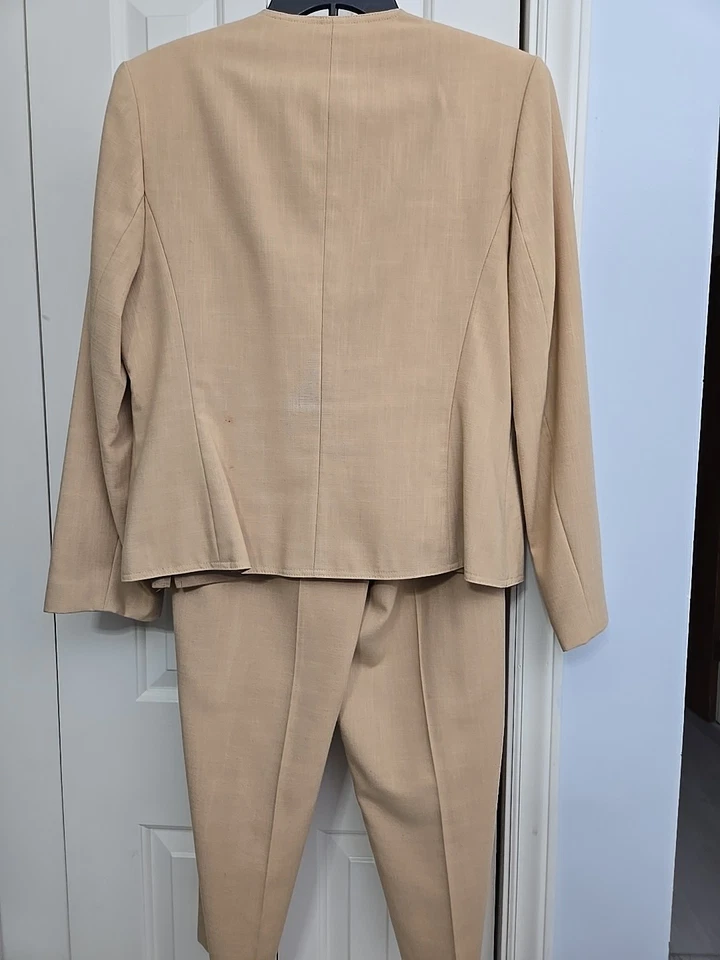 Apart Suit talla 14 dorado 3 piezas - Pantalones, top y chaqueta Missy, 1992 tiene manchas Foto 2 de 4