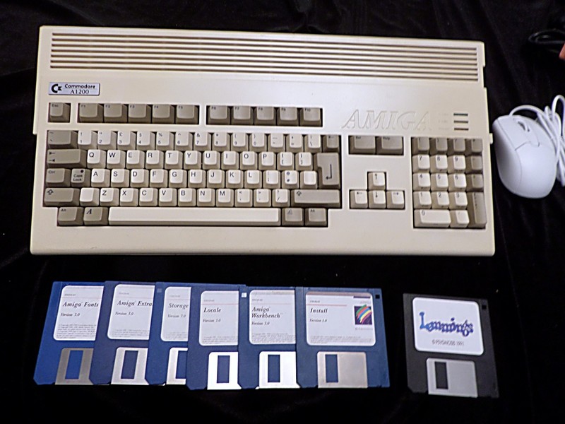 Amiga A1200 Recapped with Power Supply & Optical Mouse