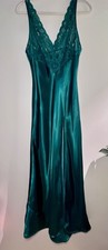 Beautiful Emerald Jewel Green VTG Victoria  s Secret Gold Label Night Gown Size M