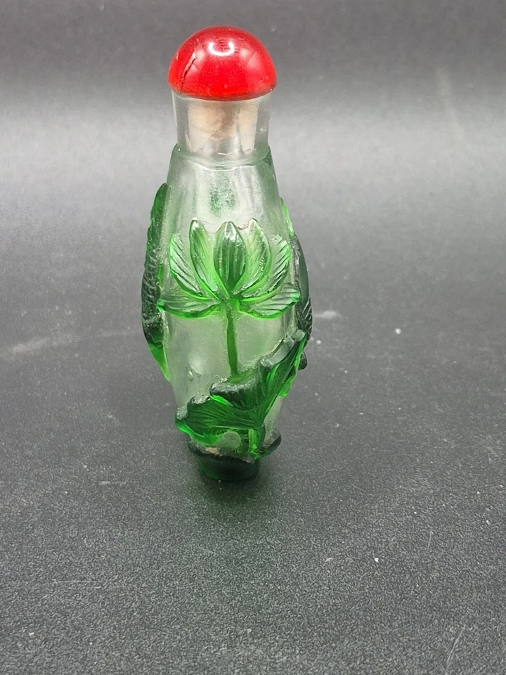 Chinese Qing Dynasty Peking Glass Cameo Green Overlay Snuff Bottle Fish Design - Image 2 of 4