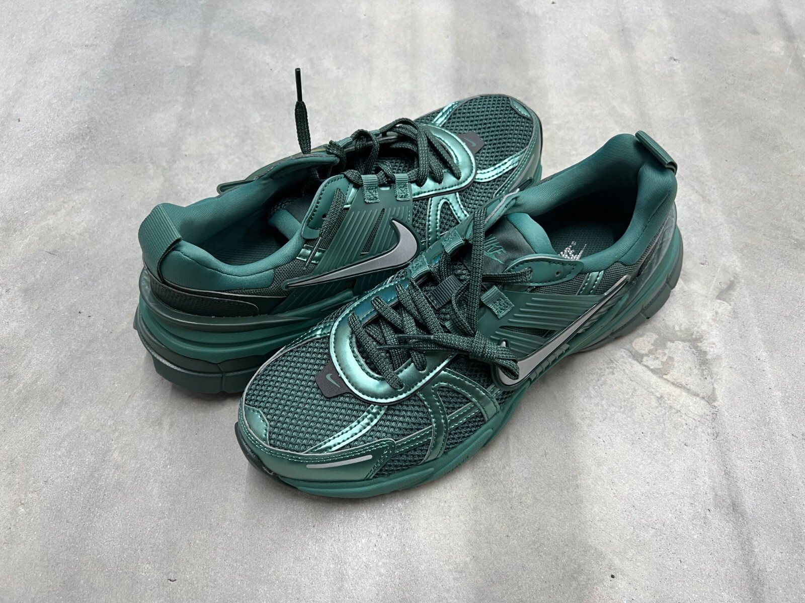 Nike Mujer V2K Run Bicoastal Vintage Verde Metálico Plateado HF5050 361 - Nuevo