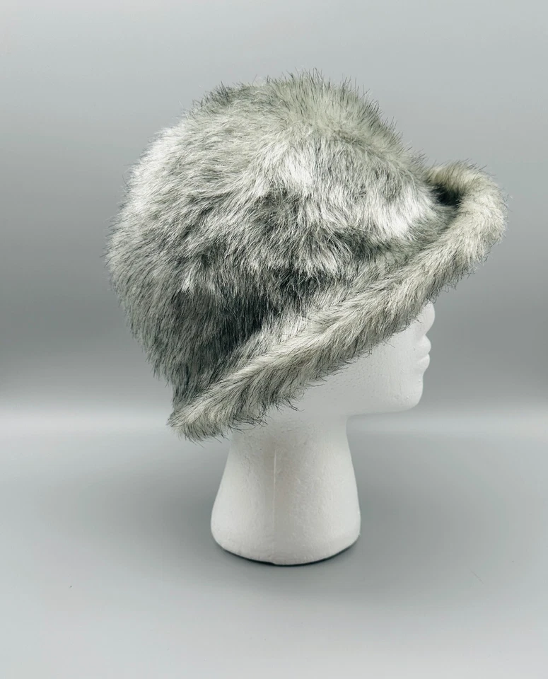 Sombrero cubo vintage de piel sintética hecho en Inglaterra retro boho plateado gorra de invierno Foto 3 de 4