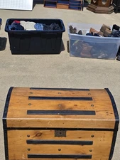 Vintage Dome Top Wooden Steamer Trunk 30"x18"x17" w/ Floral Lined Interior