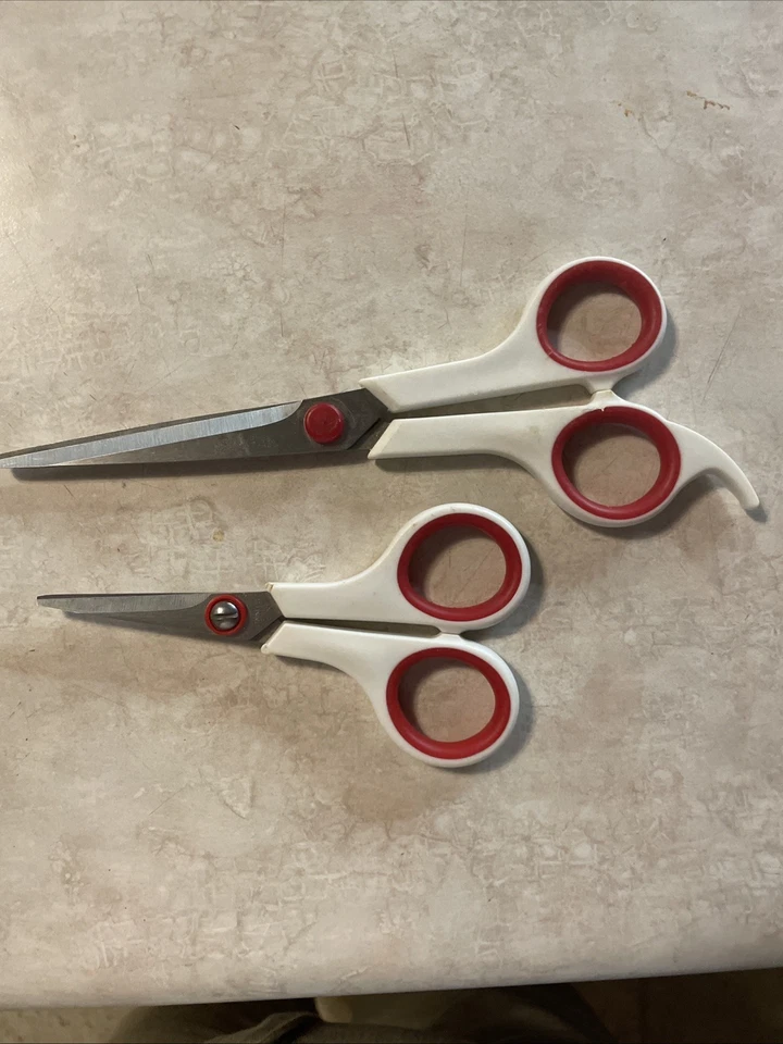 Singer Pair of Sewing Scissors 8 and 5 Stainless Steel Blades - Image 2 of 4