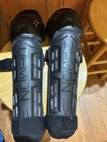 Demon United Tactic Knee/Shin Guards Mens S/M
