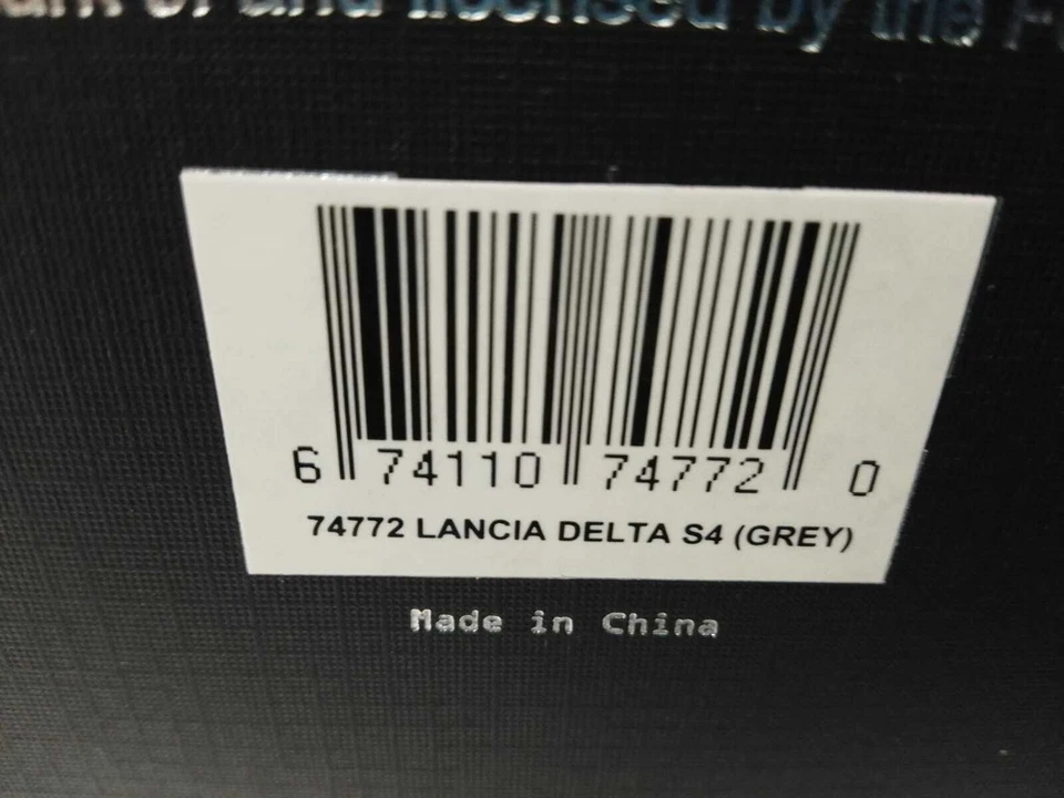 Autoart Lancia Delta S4 street grey 1985 1/18 74772 - Immagine 3 di 3
