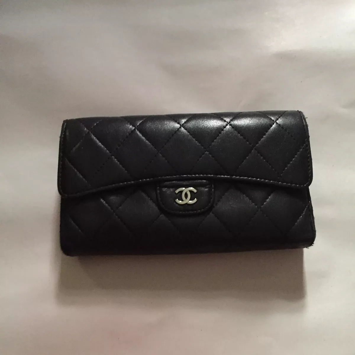 chanel bi fold card holder