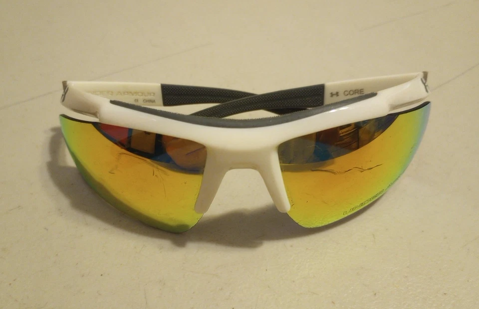 Gafas de sol Under Armour Core para hombre blancas y grises SOLO LENTES MARCOS DESTROZADOS Foto 2 de 4