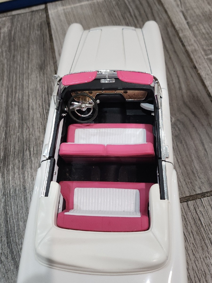 Road Signature 1955 Packard Caribbean 1:18 Die-cast Model Car