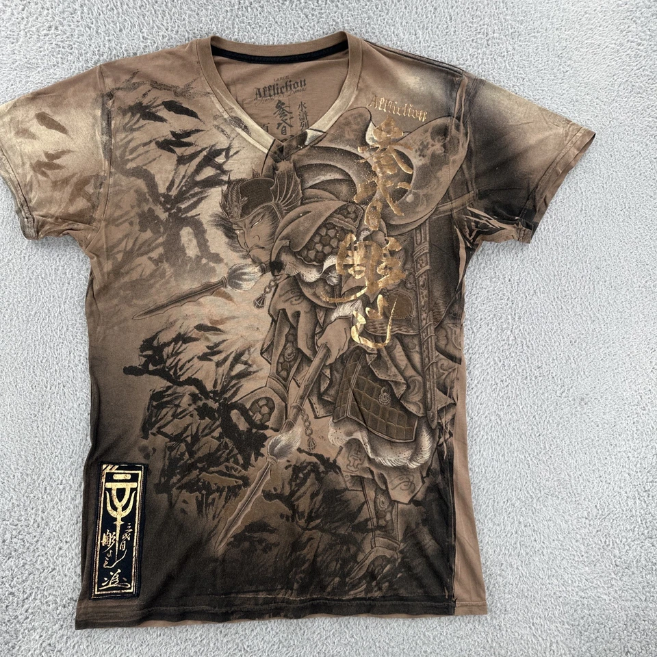 复古 Affliction 108 Heroes Of The Suikoden 作者 Horiyoshi III 男式 L AOP Y2K 衬衫 — 第 2/4 张图片