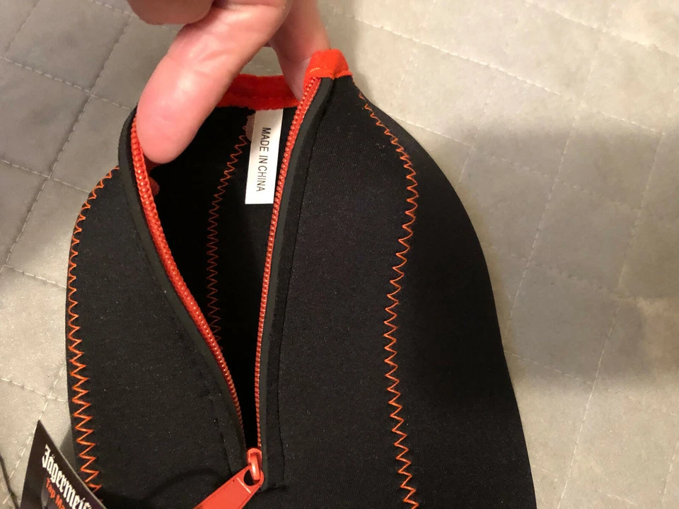 Bolsa con cremallera Jaegermeister Stay Cool--logo rojo/naranja y negro, con etiqueta, nunca usada Foto 3 de 3
