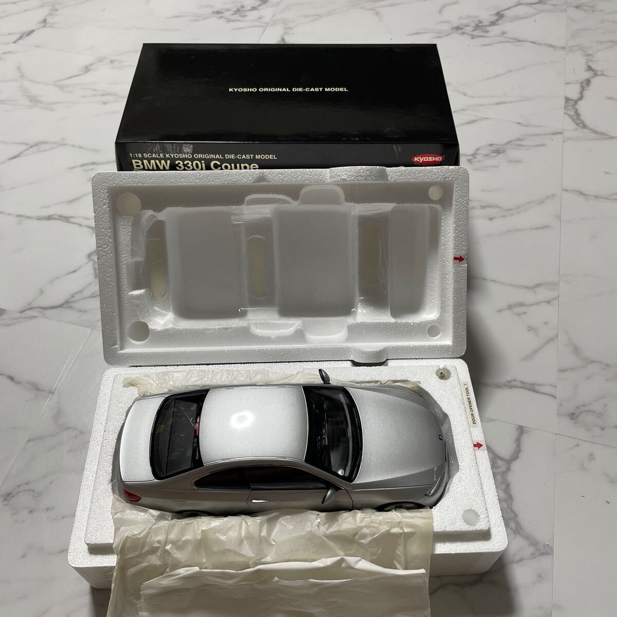 京商1/18 BMW 330i Coupe E92 シルバー