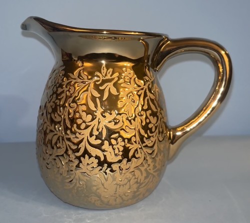Metal Floral Engraved Heavy Brass/Gold Water Pitcher / Vase 1-qt - 第 1/11 張圖片