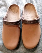 CROCS Womens 9/Mens 7 Dual Comfort Slip On Fabric & Rubber Mule Clogs Lt. Brown