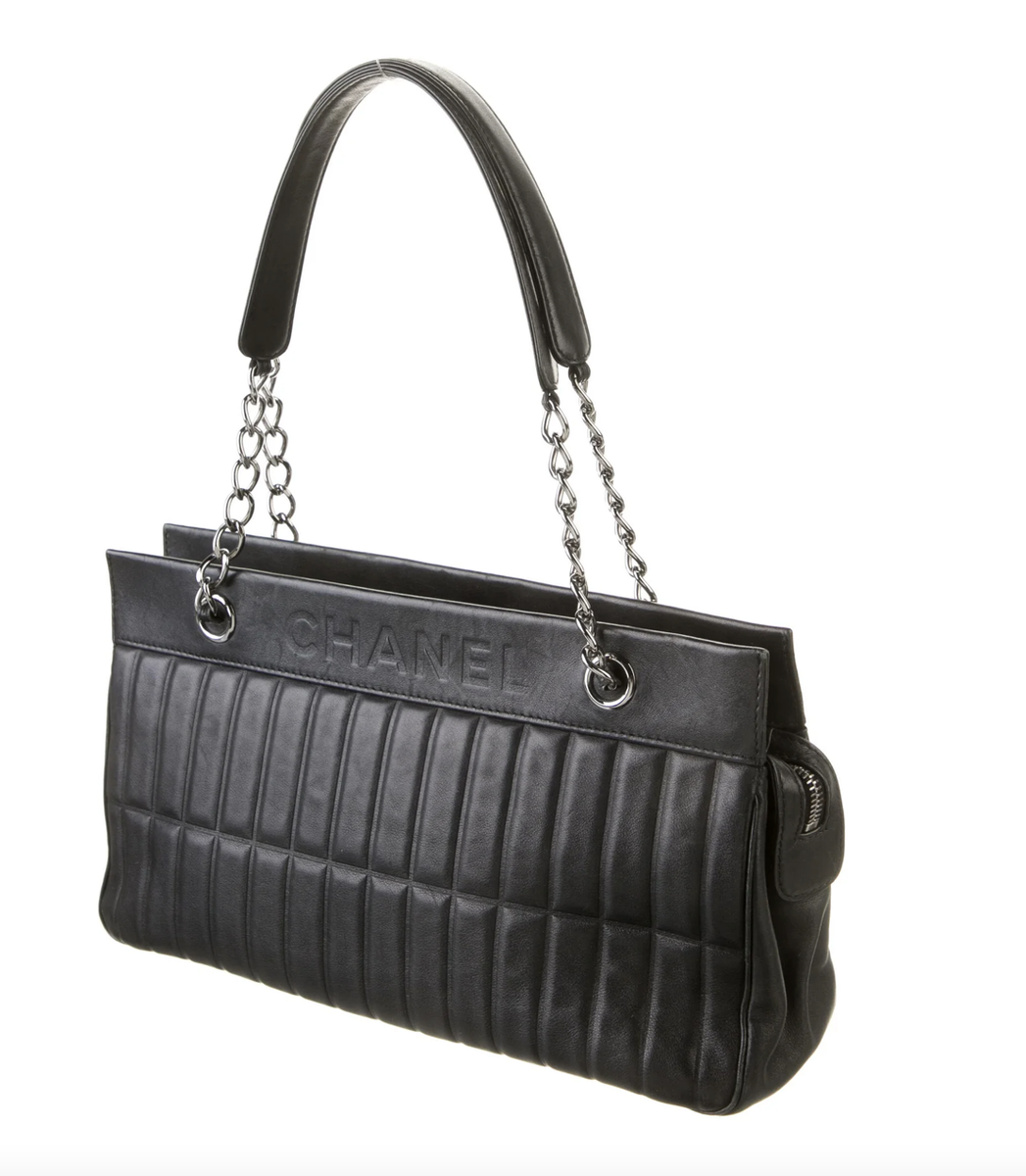 Auth CHANEL BLACK leather LAX VERTICAL QUILTED Chain Clutch