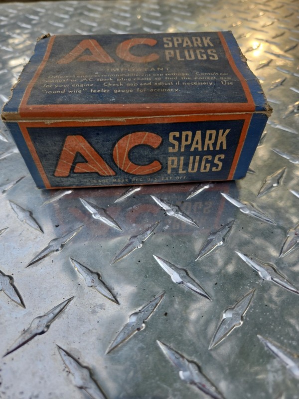 10 VINTAGE AC SPARK PLUGS M-8 10mm NOS FULL BOX 