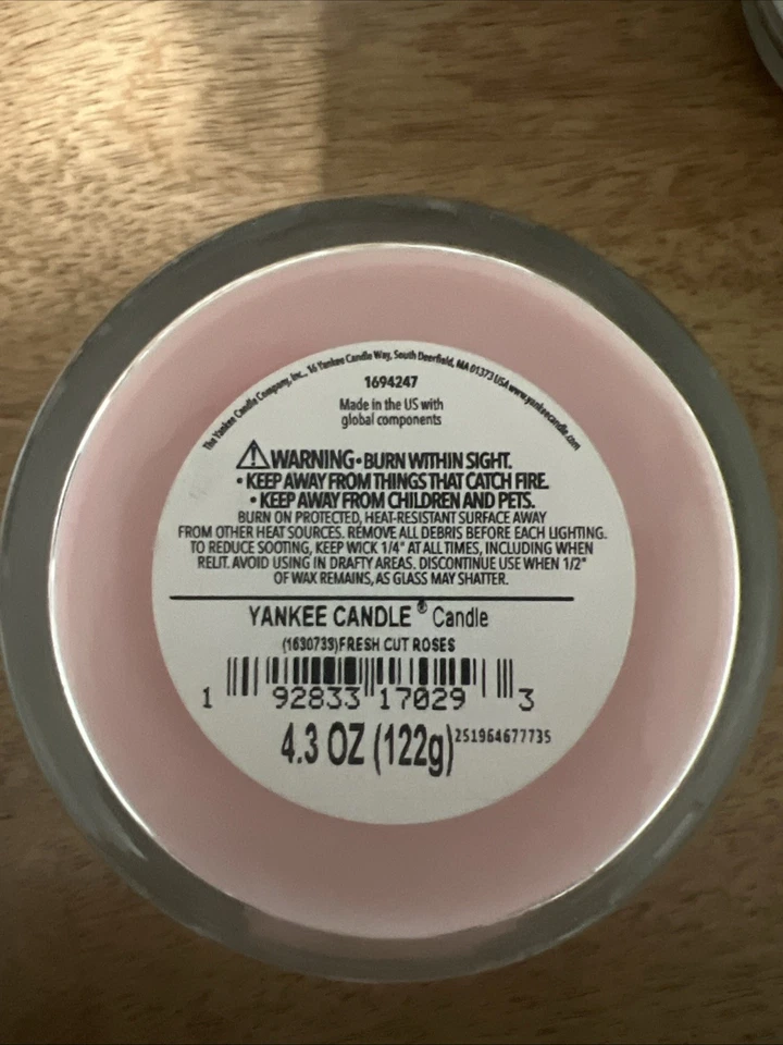 Yankee Candle Fresh Cut Roses Rosa Copo Pequeno 4,3 oz Novo Design Feito nos EUA - Imagem 2 de 2