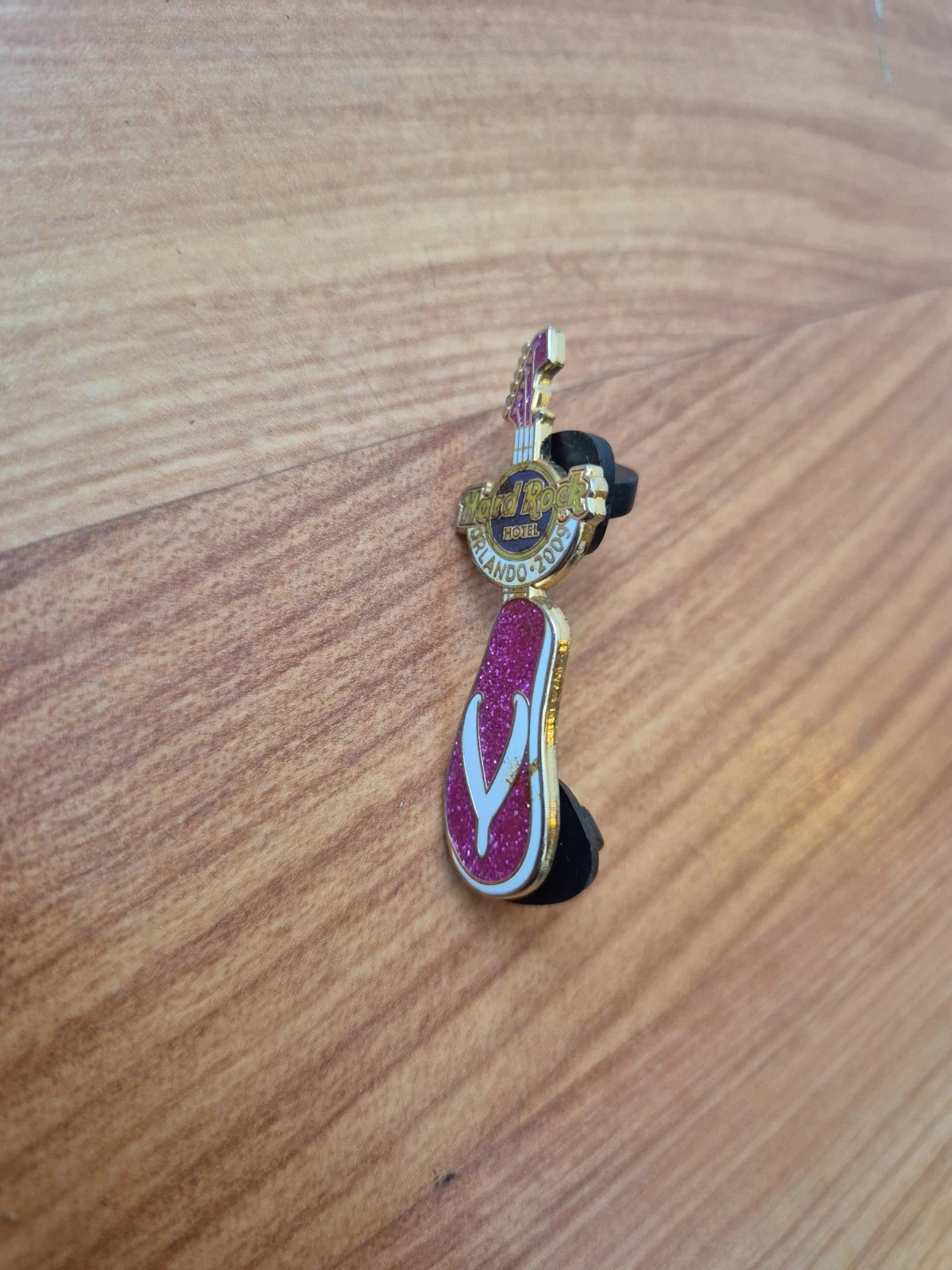 OFFICIAL HARD ROCK CAFE HOTEL ORLANDO 2009 RIGHT FOOT PINK FLIP FLOP PIN BADGE