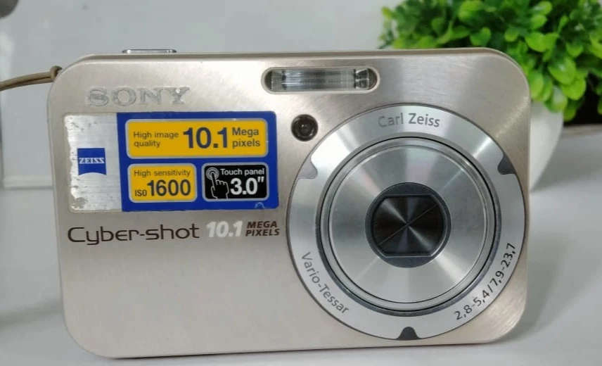 Sony Cyber-shot DSC-N2  Compact Touchscreen Digital Camera (2006) champagne gold - Image 3 of 4