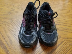 saucony hiking shoes womens