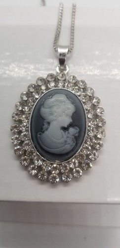 CAMEO Sparkling Silver Tone Blue White Rhinestones Broch & Necklace - Picture 3 of 10
