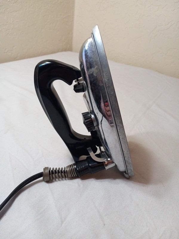 Vintage Electric Steam Iron For parts or display