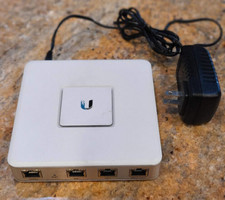 Ubiquiti Networks UniFi Security Gateway USG - White