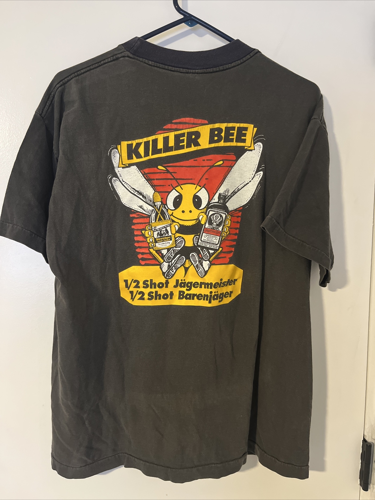 VTG 90'S JAGERMEISTER KILLER BEE MIXED DRINK SHIRT L Gem