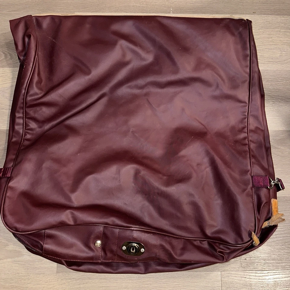 Bolso de Ropa Grande Diseño Jon Hart Burgendy Lona Recubierta Doble Correa para el Hombro Foto 2 de 4