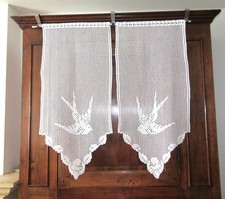 Cantonnières, rideaux brise-vue Hirondelles dentelle de crochet fait main