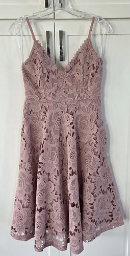 Lulus Women's Pink Lace Knee Length Shift Dress Size S