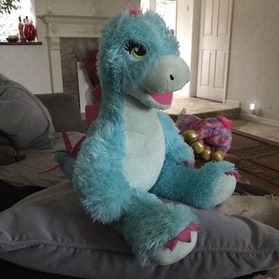 Build a Bear Stegosaurus Stofftier Plüschtier rosa und blau