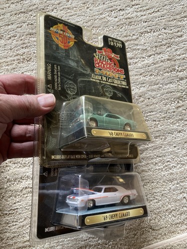 Juego de 2 Chevy Camaro 1968-69 Racing Champions 1999 blanco y verde 1/9.999 - Imagen 8 de 10