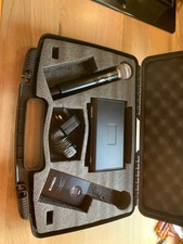 Vonyx WM82 Digital UHF Wireless Microphone Set - 2 Handheld Mics for PA