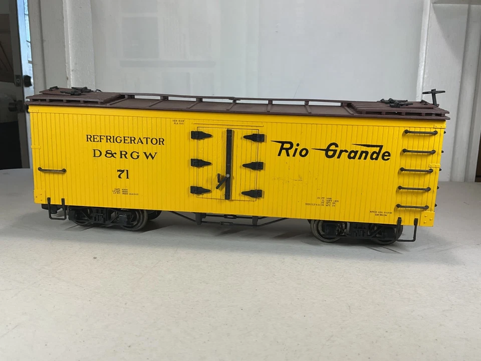 Bachmann G D&RGW Reefer & WJ Rainey Gondola + Extra Parts - Image 3 of 4